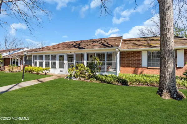 62F Buckingham Drive #100f, Lakewood, NJ 08701