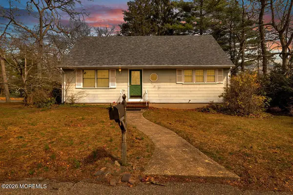 78 Nautilus Street, Beachwood, NJ 08722