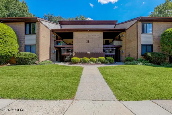 29 Meadow Green Circle #A, Manalapan, NJ 07726