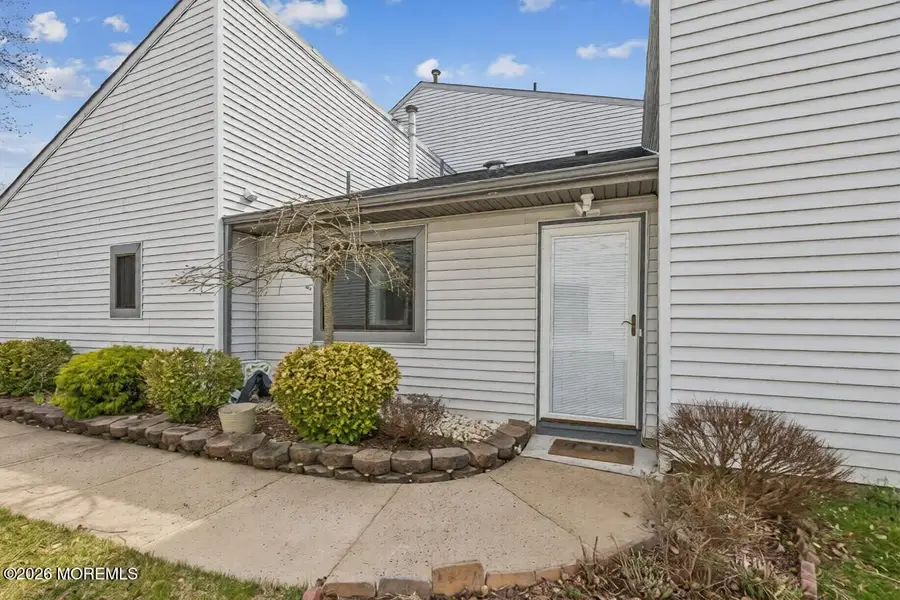 92 Lexington Circle, Matawan, NJ 07747 - #2