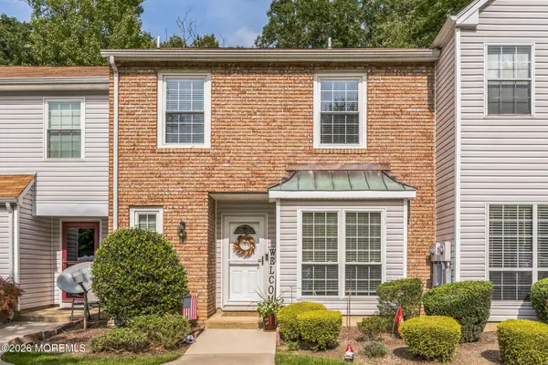 4 Vassar Place, Morganville, NJ 07751