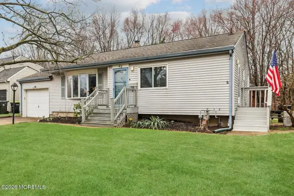 42 Parkview Drive, Hazlet, NJ 07730