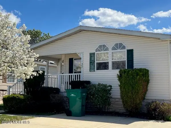 27 Pine Ridge Boulevard, Whiting, NJ 08759