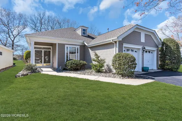 27 Greenfields Drive, Lakewood, NJ 08701