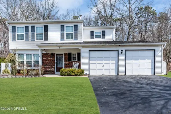 10 Honeysuckle Way, Howell, NJ 07731