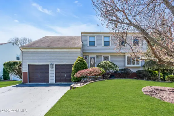 17 Devon Drive, Manalapan, NJ 07726