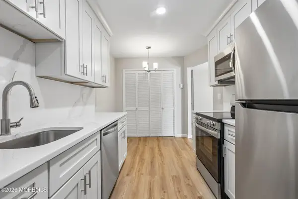 18 Pine Cluster Circle #H, Manalapan, NJ 07726