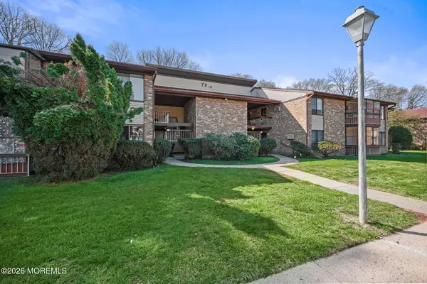 72 Overlook Way #E, Englishtown, NJ 07726