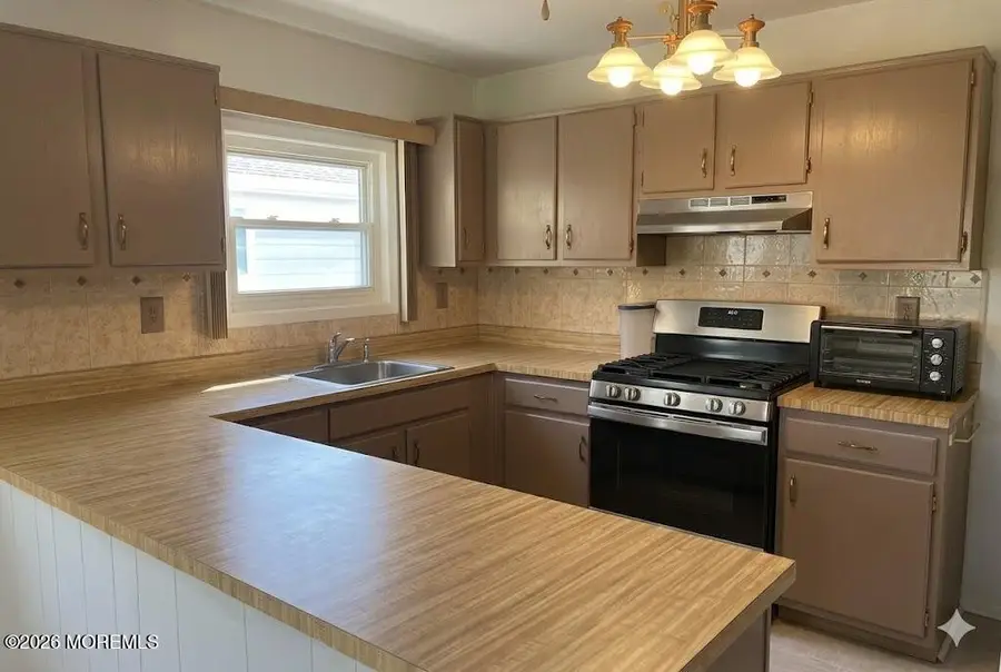 7 Pavilion Street, Toms River, NJ 08757 - #3