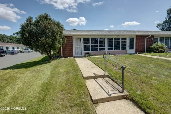 670A New Castle Court, Lakewood, NJ 08701