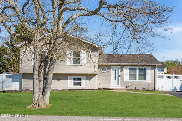 1233 Pacific Avenue, Beachwood, NJ 08722