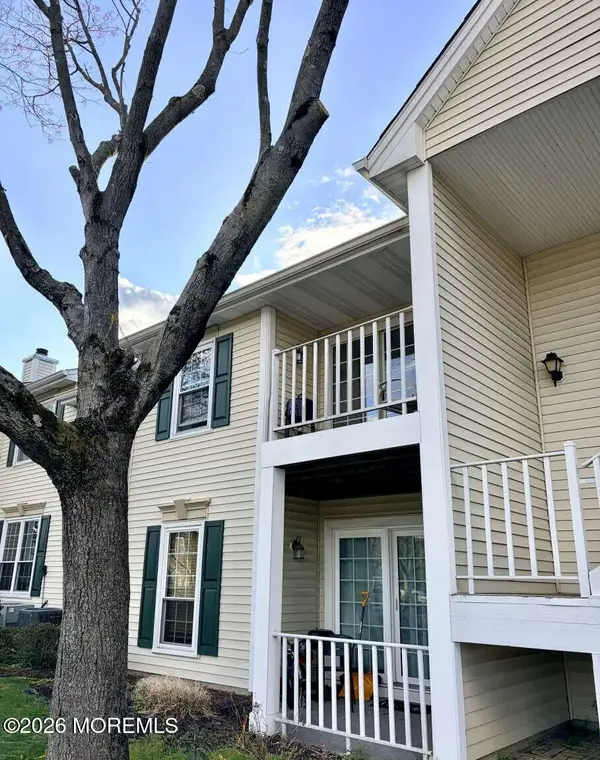 24 Players Circle, Tinton Falls, NJ 07701