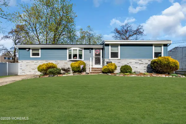 36 Dartmouth Drive, Hazlet, NJ 07730