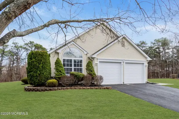 16 Rosewood Court, Lakewood, NJ 08701