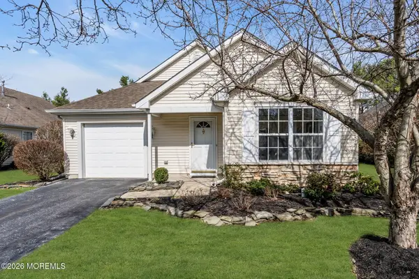 11 Schoolhouse Lane, Lakewood, NJ 08701