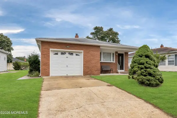 40 Bonaire Drive, Toms River, NJ 08757