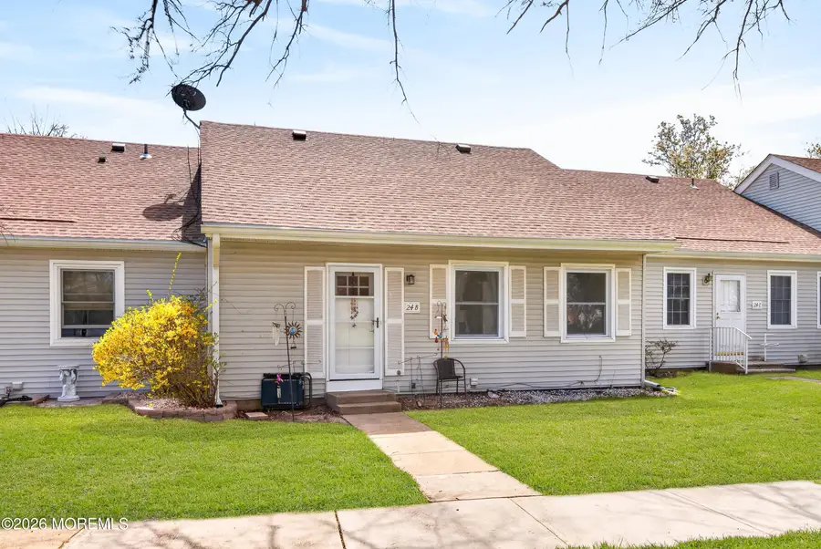 24 Calle De Elvira #B, Freehold, NJ 07728 - #3