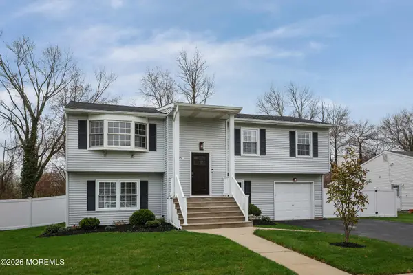 15 Brook Street, Farmingdale, NJ 07727