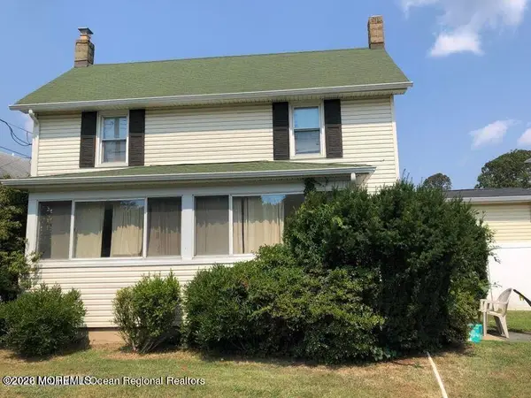 317 Roosevelt Avenue, Oakhurst, NJ 07755