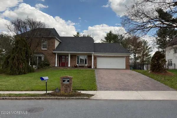 52 Homestead Circle, Marlboro, NJ 07746