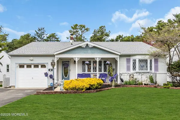 17 Sheepshead Drive, Toms River, NJ 08757