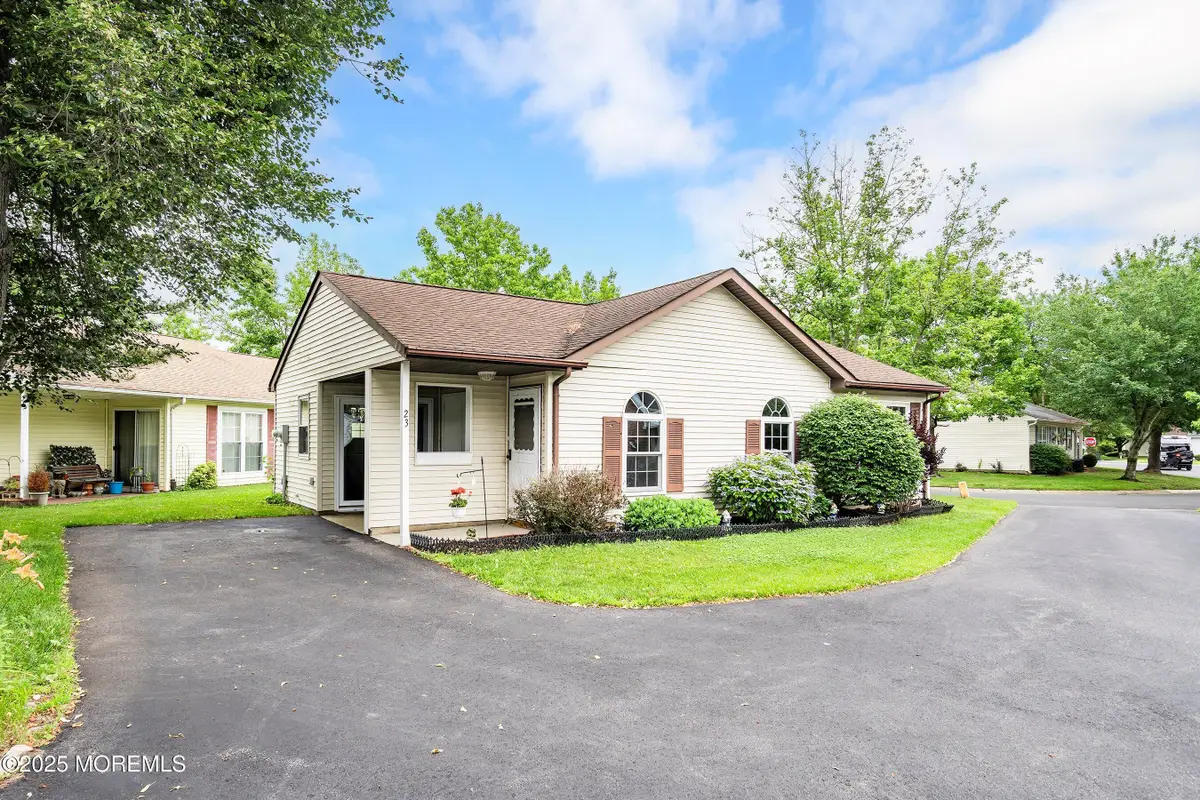 23 Datchet Close #1000, Freehold, NJ 07728 - #1