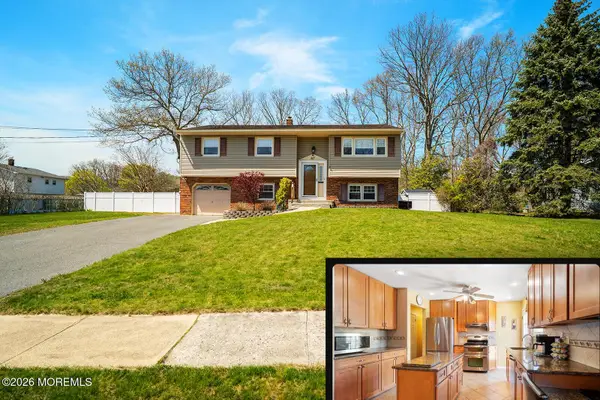 87 Newbury Road, Howell, NJ 07731