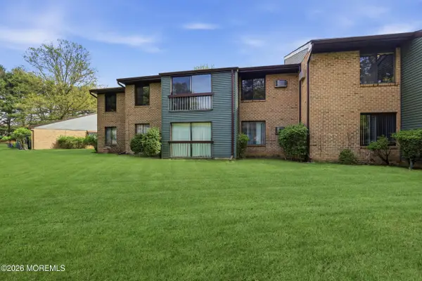 236 Medford Court #J, Manalapan, NJ 07726