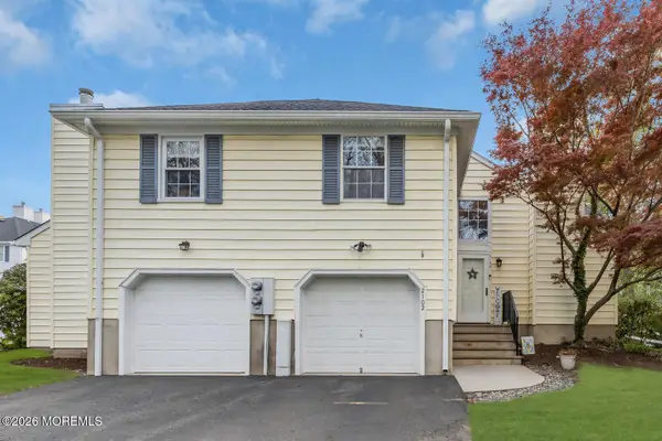 2102 Buckingham Circle, Middletown, NJ 07748