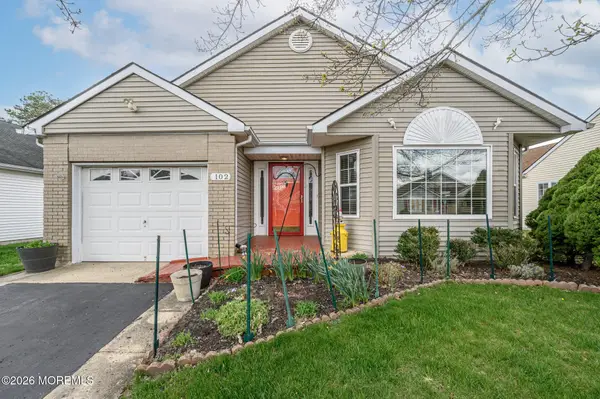 102 Canterbury Lane, Toms River, NJ 08757