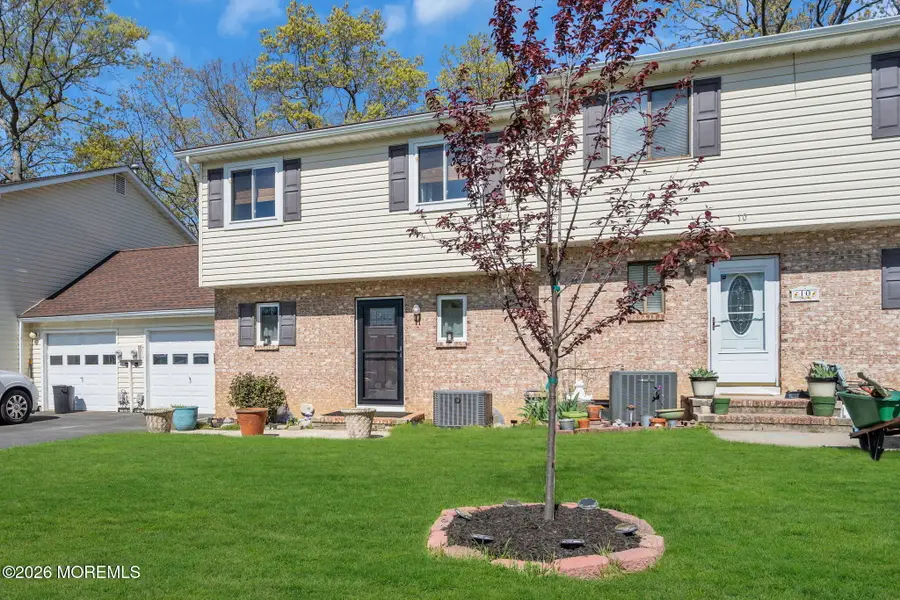 11 Patricia Court, Howell, NJ 07731 - #3