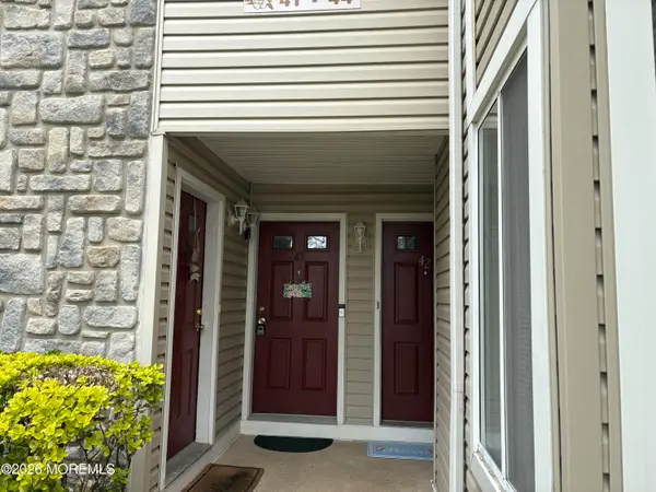 43 Farnham Square #243, Parlin, NJ 08859