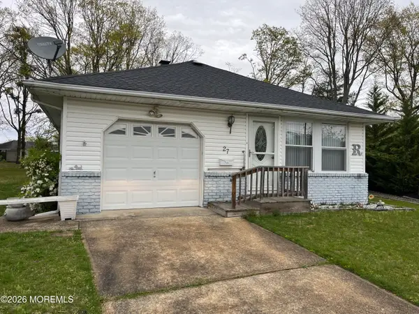 27 Mount Logan Lane, Toms River, NJ 08753