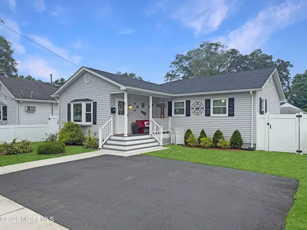 31 Briarwood Avenue, Keansburg, NJ 07734