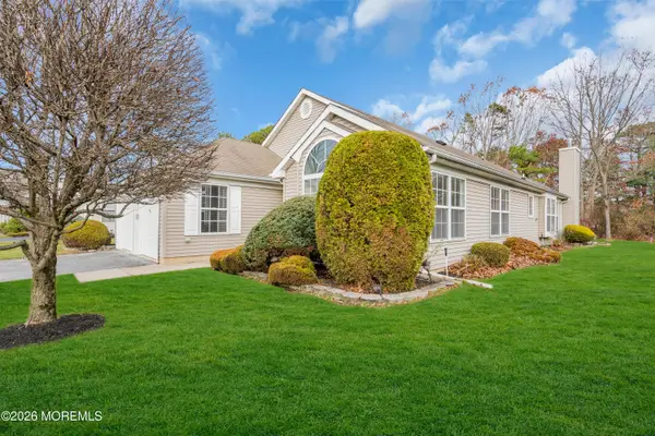 9 Oakmont Road, Lakewood, NJ 08701