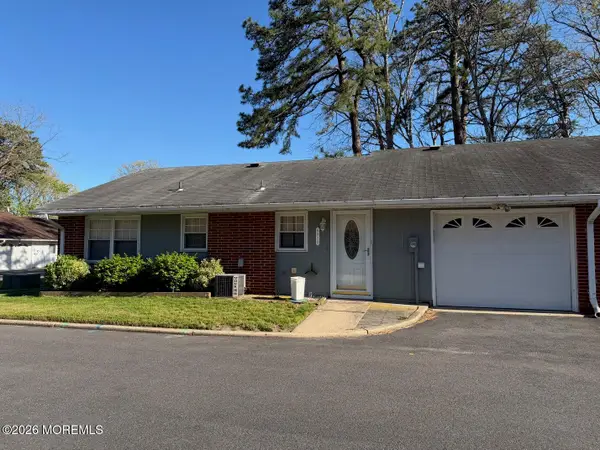 682 New Castle Court #B, Lakewood, NJ 08701