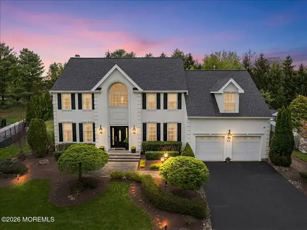 13 Iris Circle, Manalapan, NJ 07726