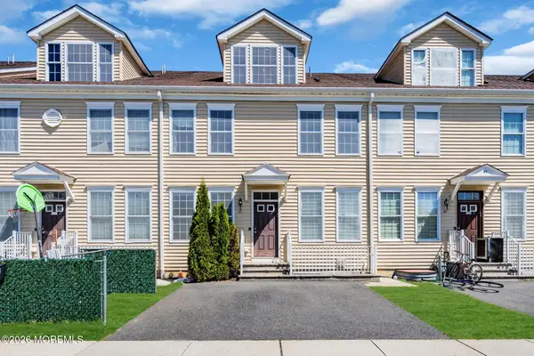 21 Prague Place, Lakewood, NJ 08701