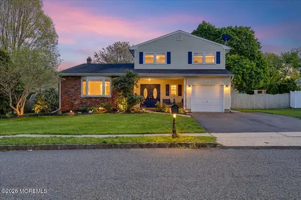 14 London Drive, East Brunswick, NJ 08816