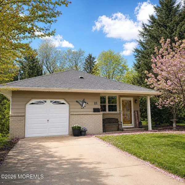 21 Mount Gannet Lane, Toms River, NJ 08753