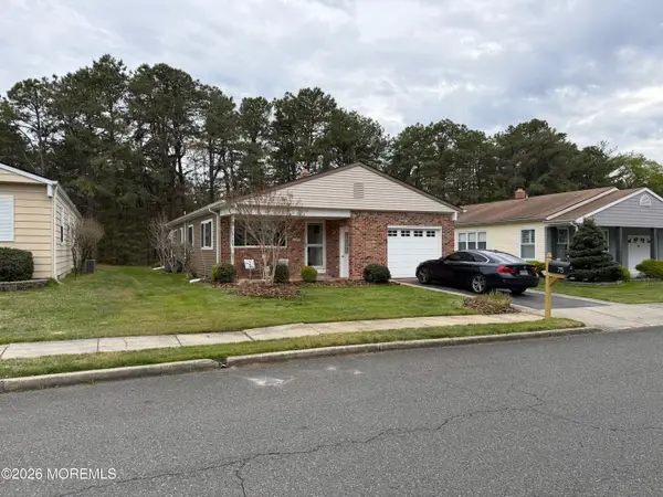 75 Chesterfield Lane, Toms River, NJ 08757
