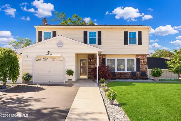 25 Orchard Court, Howell, NJ 07731
