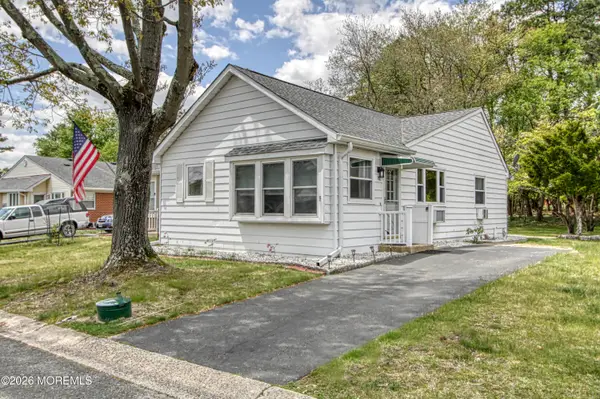 15 Lafayette Drive #B, Whiting, NJ 08759