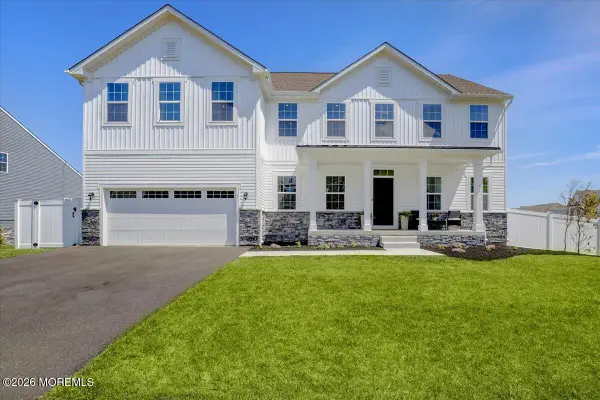 3 Annapolis Street, Farmingdale, NJ 07727