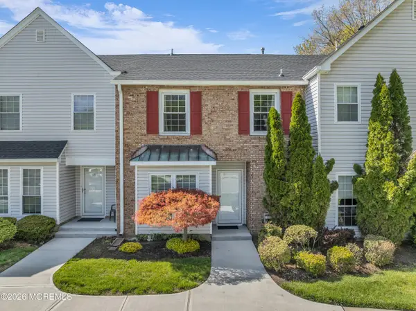 16 Vassar Place, Morganville, NJ 07751