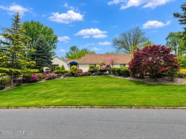 20 Sunrise Circle, Holmdel, NJ 07733