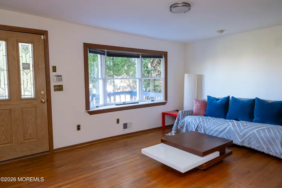 28 Florence Avenue, Leonardo, NJ 07737 - #2