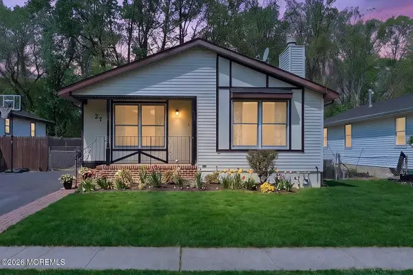 27 Brookview Lane, Manalapan, NJ 07726