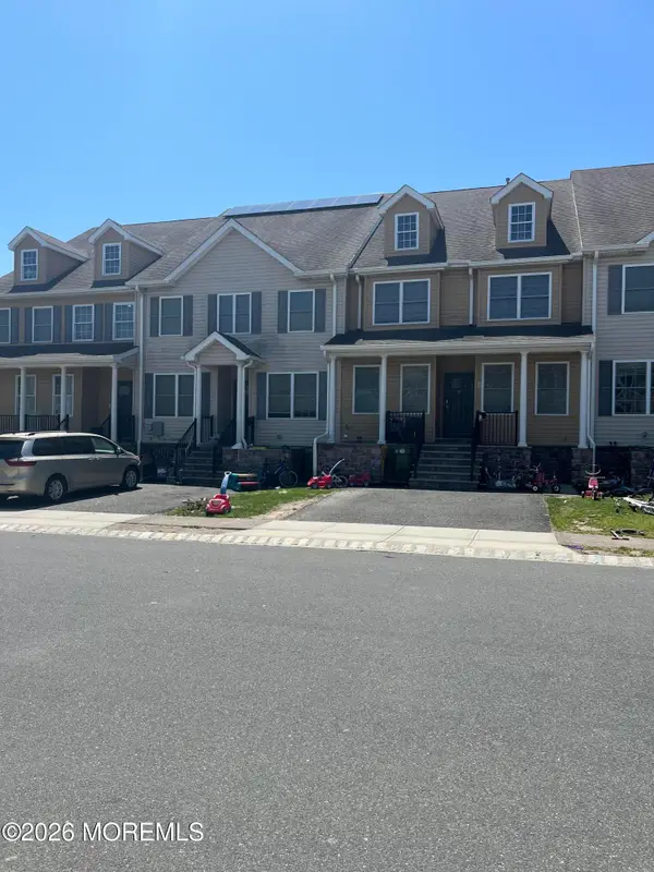 16 Riesling Avenue, Lakewood, NJ 08701