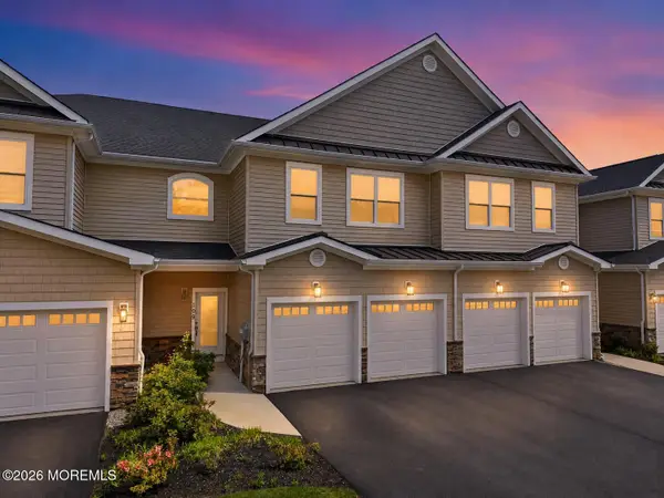 109 Hedgerow Lane, Manalapan, NJ 07726